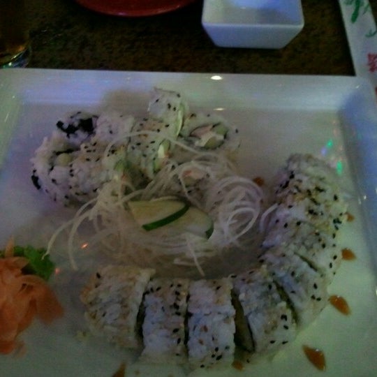 Foto scattata a Sushi Blues Cafe da Christina P. il 10/3/2012