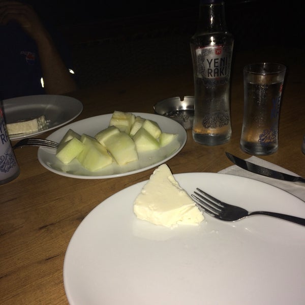 รูปภาพถ่ายที่ Özcan Restaurantlar โดย Volkan P. เมื่อ 10/1/2016