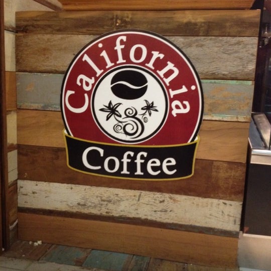 รูปภาพถ่ายที่ California Coffee โดย Marcelo U. เมื่อ 9/30/2012