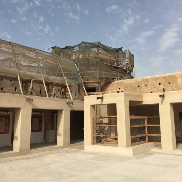 Das Foto wurde bei Al Zubarah Fort and Archaeological Site von بو شهد ا. am 2/20/2015 aufgenommen