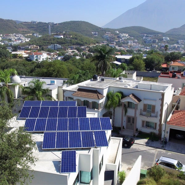 Foto tirada no(a) Greenlux - Paneles Solares Monterrey por Greenlux - Paneles Solares Monterrey em 10/26/2017