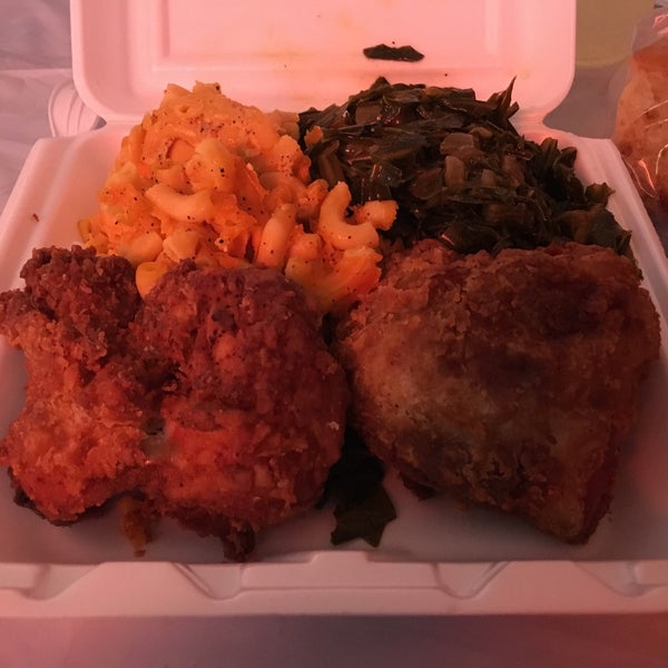 Photo taken at Charles&#39; Country Pan Fried Chicken by Steven S. on 12/5/2015