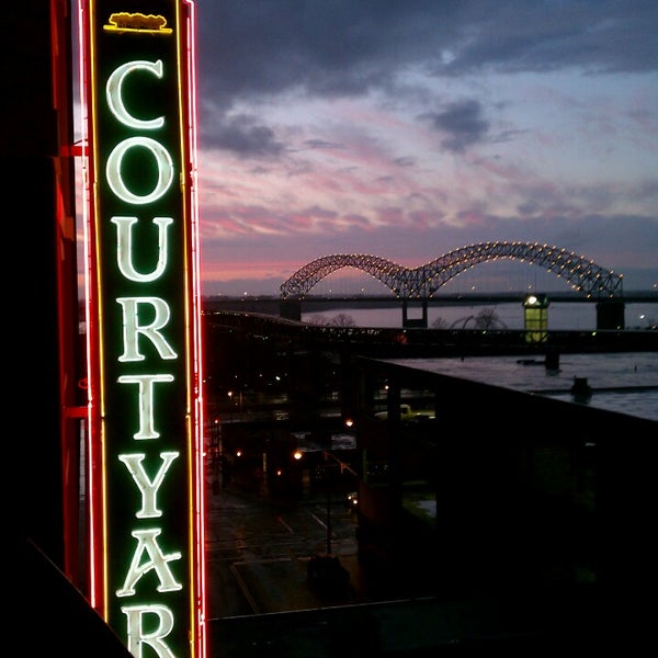 3/11/2013にJason VoorheesがCourtyard Memphis Downtownで撮った写真