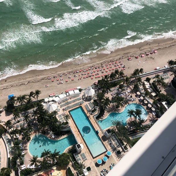 10/2/2021にAxl RoseがDiplomat Beach Resort Hollywood, Curio Collection by Hiltonで撮った写真
