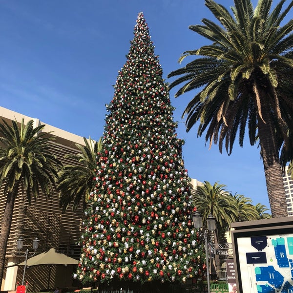 Foto tomada en Fashion Island  por Axl Rose el 11/13/2018