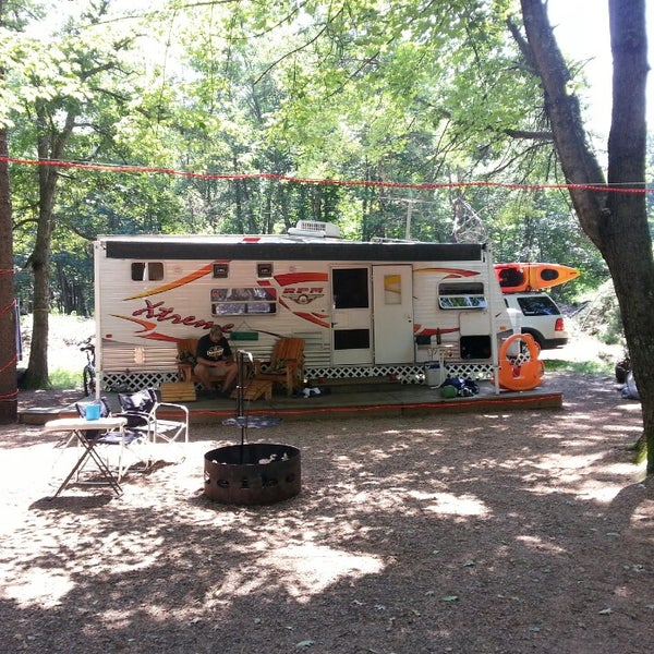 Das Foto wurde bei Pineland Camping Park von Abigail S. am 7/6/2013 aufgenommen