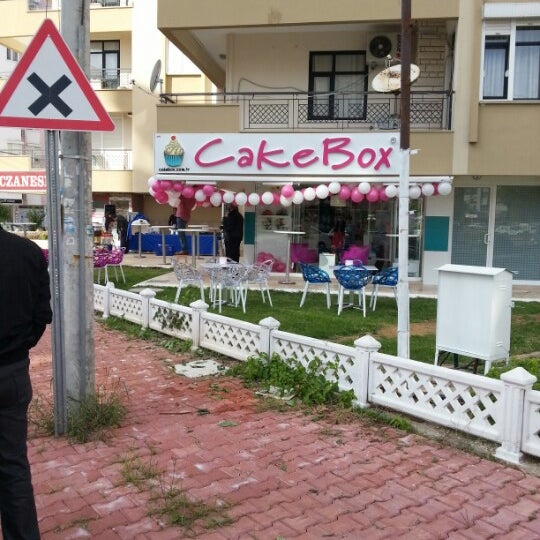 Photo taken at Cakebox® by Serdar A. on 12/8/2012