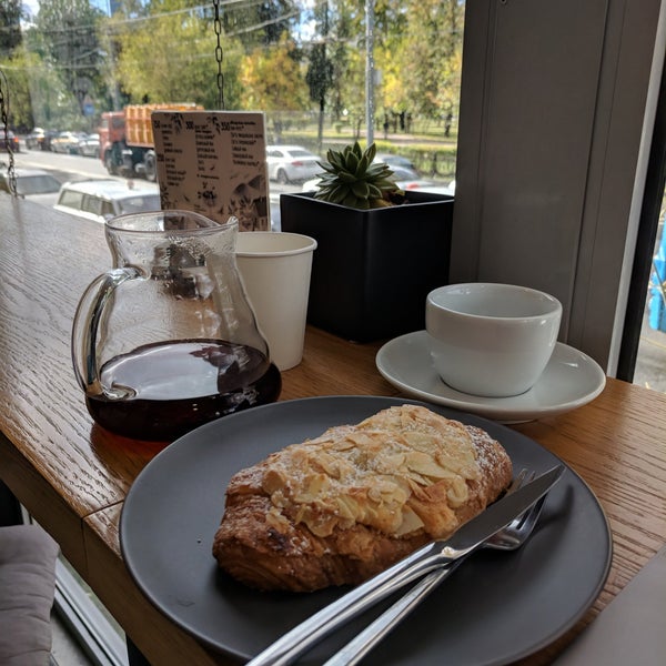 9/27/2018 tarihinde Вадим К.ziyaretçi tarafından Double B Coffee &amp; Tea'de çekilen fotoğraf