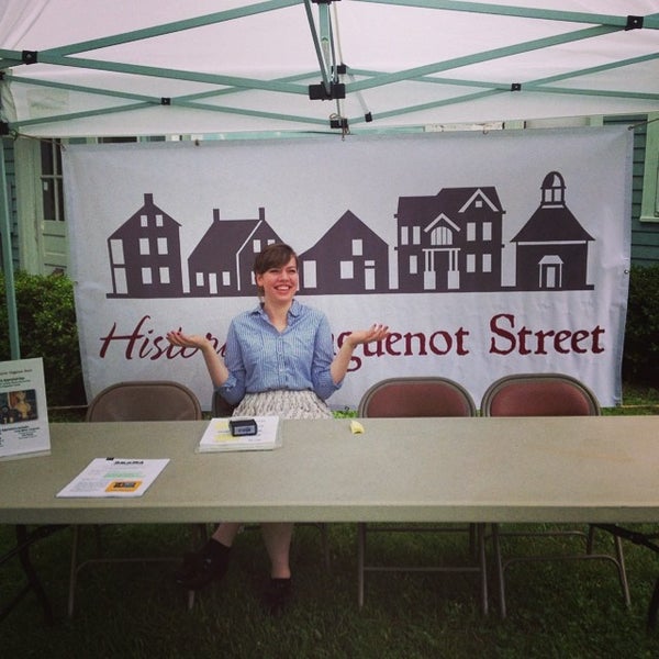 Photo prise au Historic Huguenot Street par Taylor S. le6/14/2014