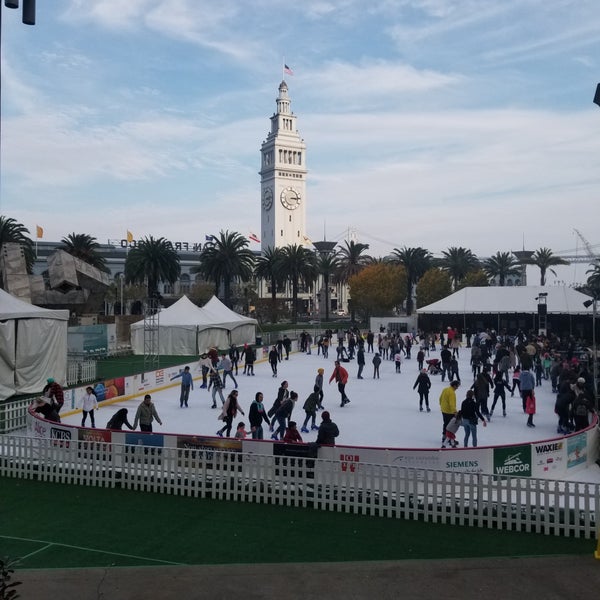 Photo taken at The Holiday Ice Rink at Embarcadero Center by K!K on 12/9/2018