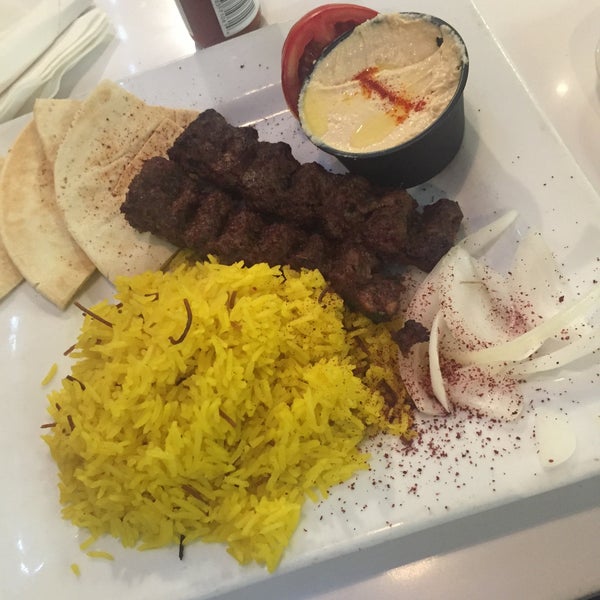 Das Foto wurde bei Sahara Taste of the Middle East von Nawaf am 7/7/2015 aufgenommen