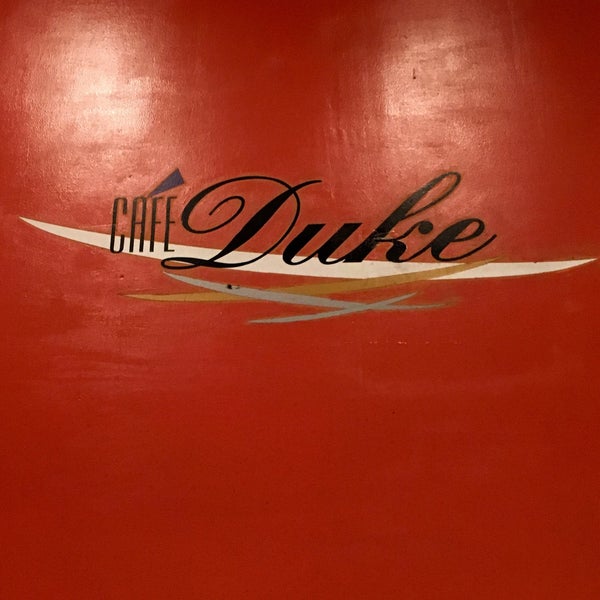 รูปภาพถ่ายที่ Cafe Duke โดย Sherri W. เมื่อ 11/12/2015