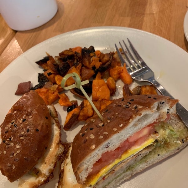 Photo taken at True Food Kitchen by Beverly R. on 12/28/2019