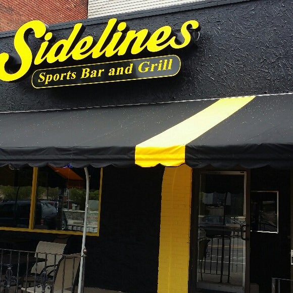 รูปภาพถ่ายที่ Sidelines Sports Bar &amp; Grill โดย Sidelines Sports Bar &amp; Grill เมื่อ 6/23/2015