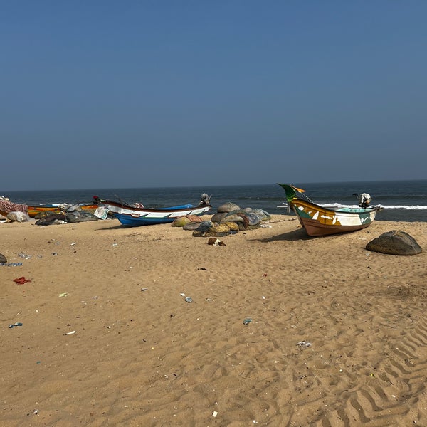 Photo taken at Besant Nagar Beach (Edward Elliot&#39;s Beach) by Rob F. on 1/14/2024