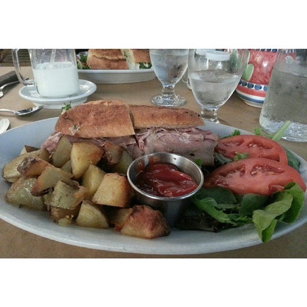 7/29/2014 tarihinde Taylor M.ziyaretçi tarafından NiDo Caffe Italian Restaurant'de çekilen fotoğraf