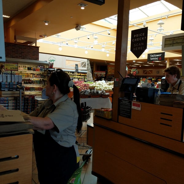 Roche Brothers Grocery Store