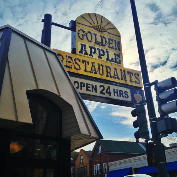 Photo taken at Golden Apple Grill &amp; Breakfast House by Ryan D. on 1/19/2013
