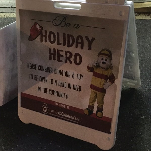 Toys"R"Us (Now Closed) Toy Store in Danbury