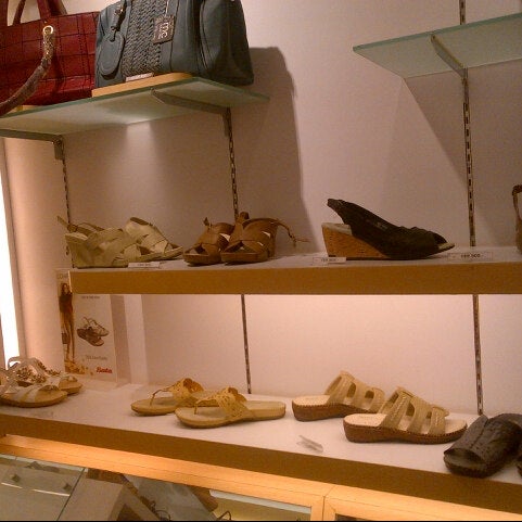 crocs puri indah mall