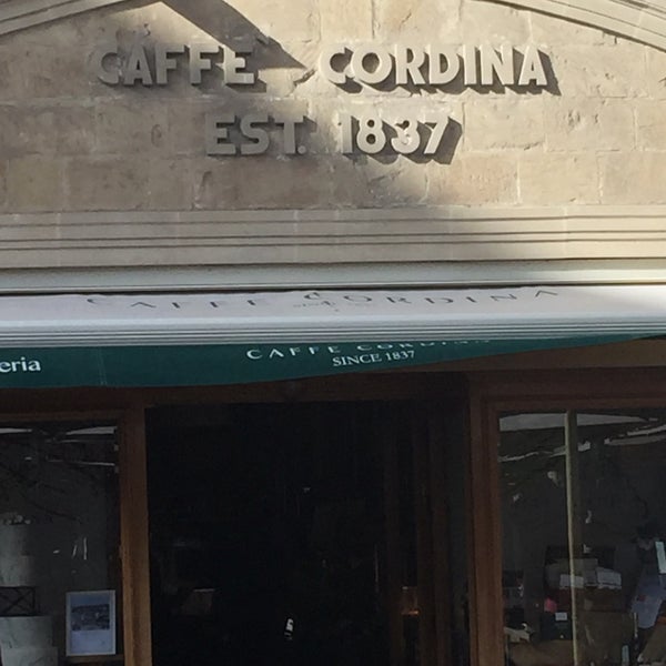 Photo prise au Caffe Cordina par Meltem A. le11/16/2019