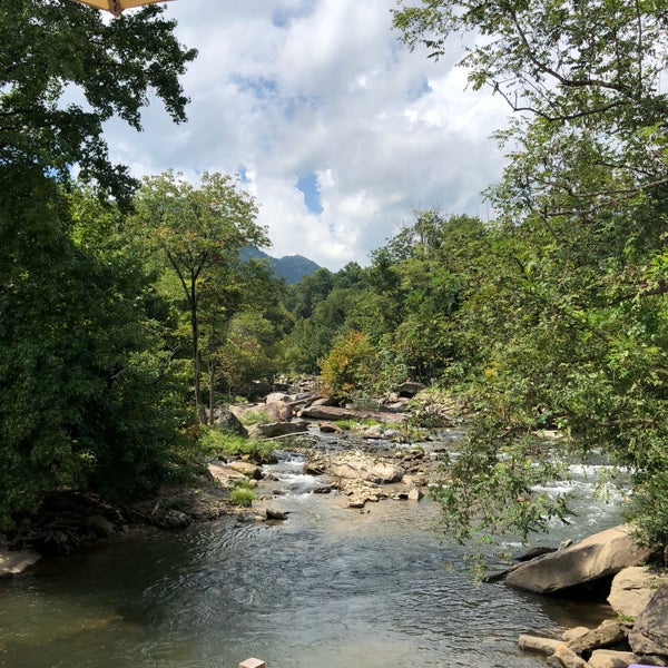 Photo taken at Hickory Nut Gorge Brewery by AtlantaFoodie on 9/9/2018