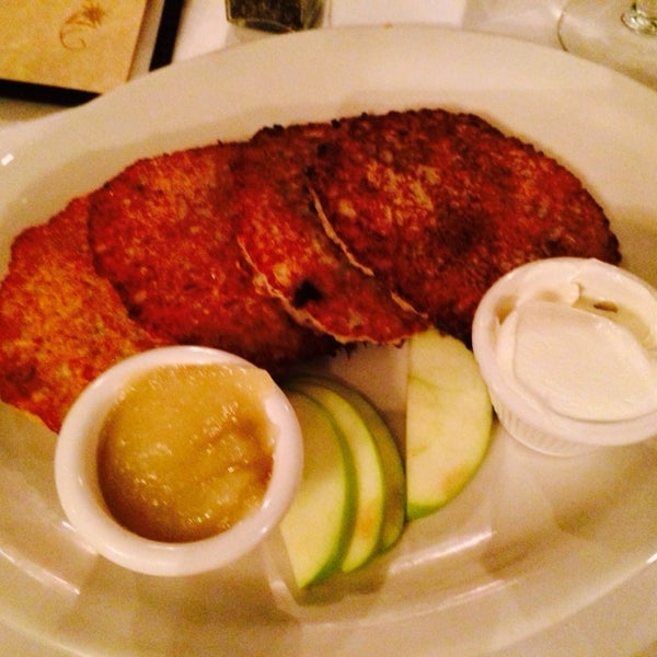 1/16/2014 tarihinde Sue R.ziyaretçi tarafından Edelweiss German/American Restaurant'de çekilen fotoğraf