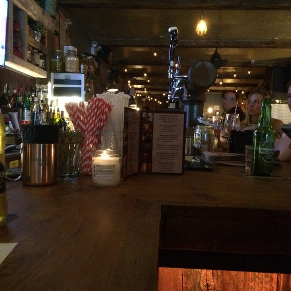 8/19/2016にRaul F.がMaggie Mae&#39;s Barで撮った写真