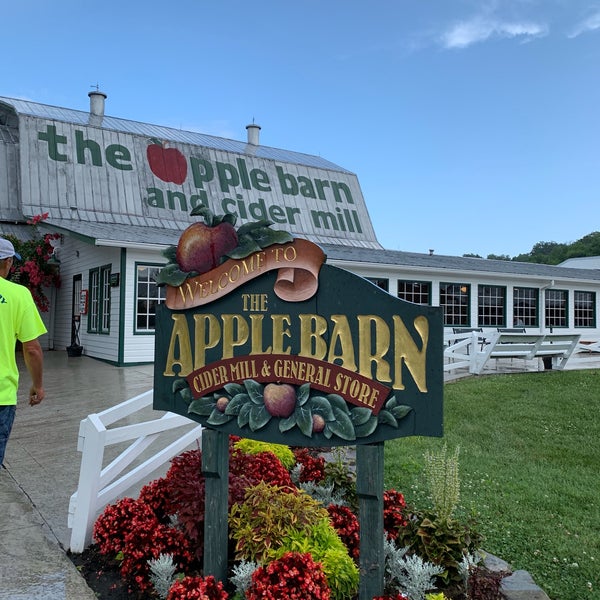 Photo taken at Apple Barn &amp; Cider Mill by Mindy H. on 7/6/2019