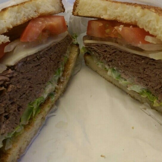 Foto scattata a Crave Sandwiches da Gluten Free Mike il 3/18/2016