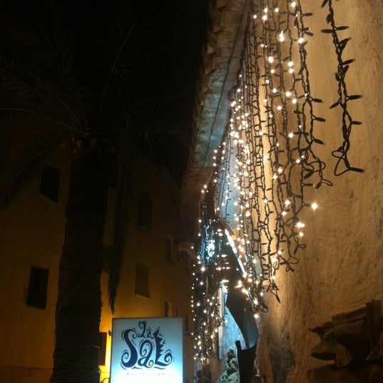 Photo taken at La Sal Bar de Copas by Esther T. on 11/24/2012