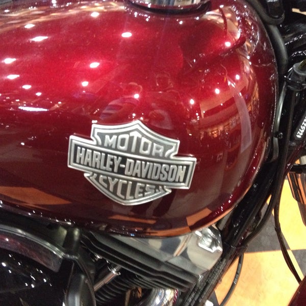 Foto tirada no(a) Maverick Harley-Davidson por Ednei &amp; Gabi C. em 12/11/2015