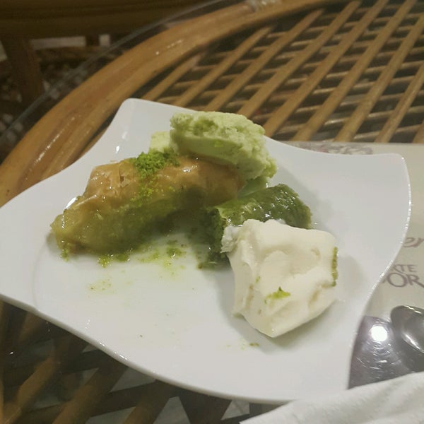 9/8/2016 tarihinde € €.ziyaretçi tarafından Antepli Et Restaurant Tatlı'de çekilen fotoğraf