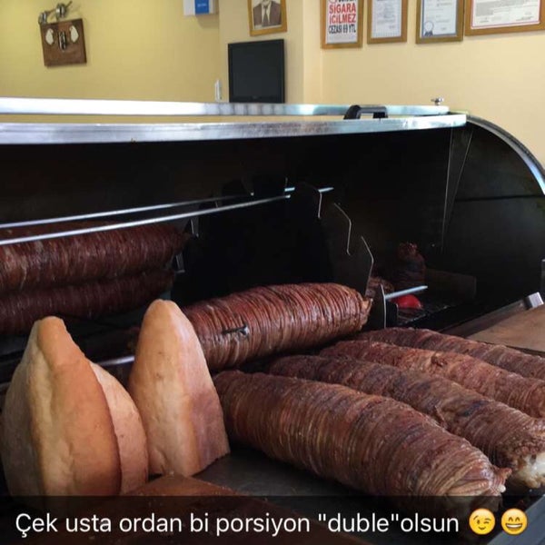 รูปภาพถ่ายที่ Kokoreççi Şükrü Usta โดย Semih เมื่อ 4/20/2016