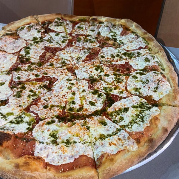 10/7/2020 tarihinde Tiffany H.ziyaretçi tarafından Luigi&#39;s Pizza'de çekilen fotoğraf