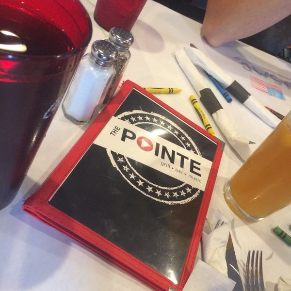 Foto diambil di The Pointe Bar And Grill oleh Nicole R. pada 8/21/2014