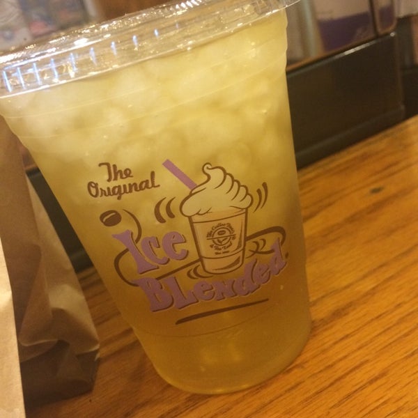 Photo taken at The Coffee Bean &amp; Tea Leaf by Nicole R. on 8/9/2014