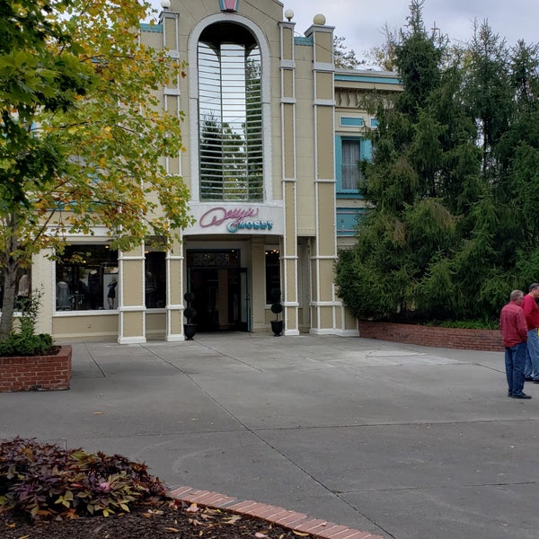 Dolly's Closet Boutique in Pigeon