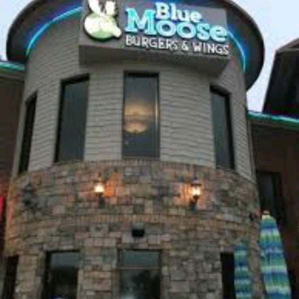 Photo taken at Blue Moose Burgers &amp; Wings by John G. on 3/15/2020