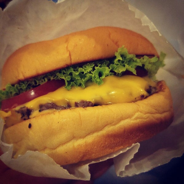 8/1/2015 tarihinde Triple B B.ziyaretçi tarafından Triple B Burger'de çekilen fotoğraf
