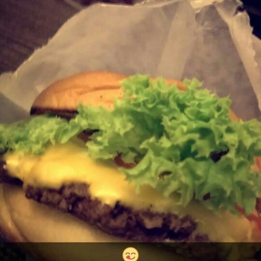 8/1/2015 tarihinde Triple B B.ziyaretçi tarafından Triple B Burger'de çekilen fotoğraf