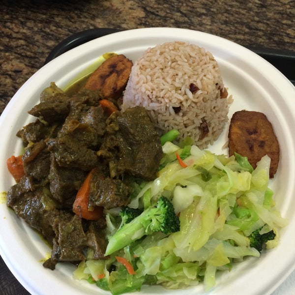 Foto tomada en The Jerk Spot Jamaican Restaurant  por Jeffrey L. el 1/30/2015