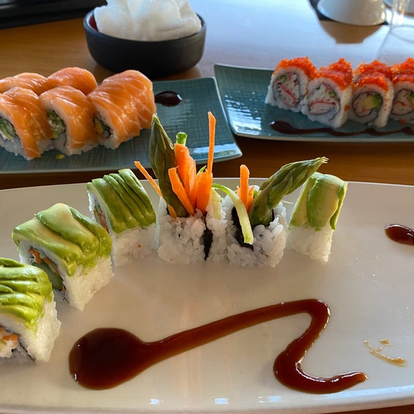 Sushi 🍣 çok lezzetli be hüzel yer.  Veggie sushi var. 😜👌