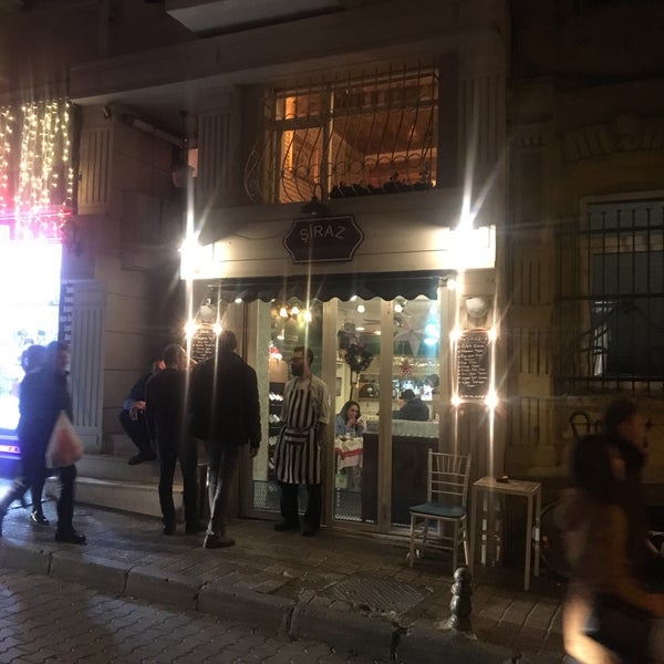 Photo taken at Moda Şiraz Meyhanesi by Levent Ismet U. on 1/27/2018