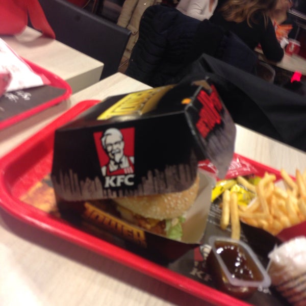 Photo taken at KFC by Tiamo on 11/28/2015