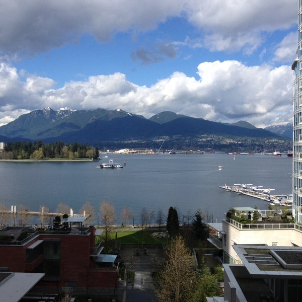4/11/2014 tarihinde Matt W.ziyaretçi tarafından Renaissance Vancouver Harbourside Hotel'de çekilen fotoğraf