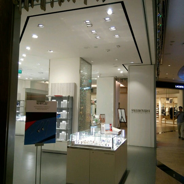 Lacoste raffles cheap city