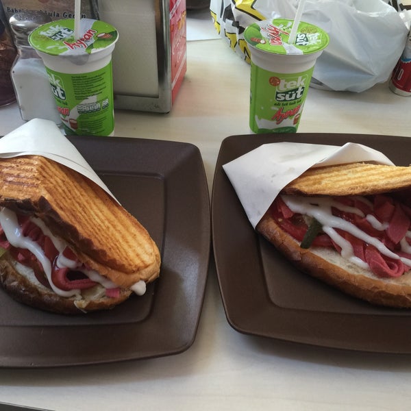 Sürçam Tost Evi Ayvalık�ta Sandviç Mekanı