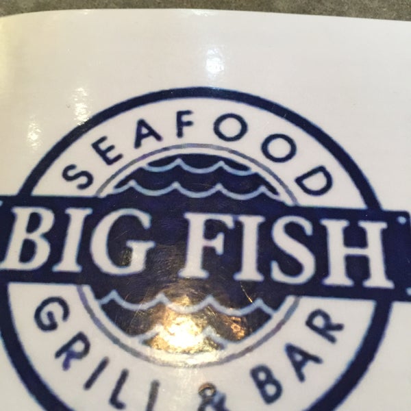 รูปภาพถ่ายที่ Big Fish Seafood Grill &amp; Bar โดย Cyndi M. เมื่อ 10/22/2015