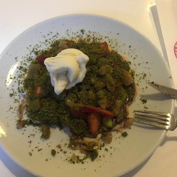 Photo taken at Cafe Renk by Işıl G. on 5/25/2019